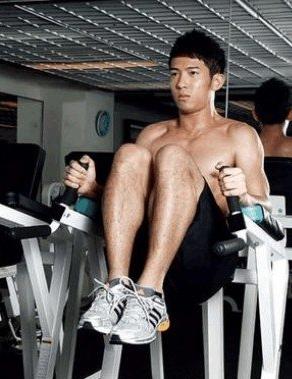 他不止是「亞洲海王」，肌肉身材穿上袈裟，更是「地表最帥和尚」 健身減肥達人 第12张