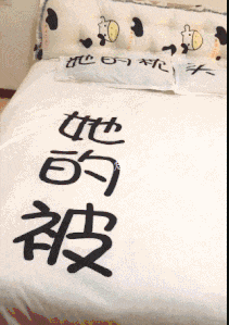 「哥們壓得胳膊都變色了，我要不要叫醒他？」看起來估計很酸爽吧 搞笑整蠱 第29张