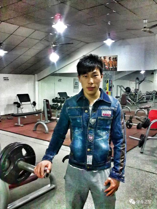 成都小哥酷愛運動，從瘦雞蛻變成猛男，麒麟臂公狗腰也太絕了吧 健身減肥達人 第11张