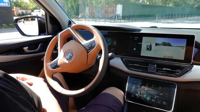 威马W6：16.98万起售，续航620km！有了这台车，停车不犯愁