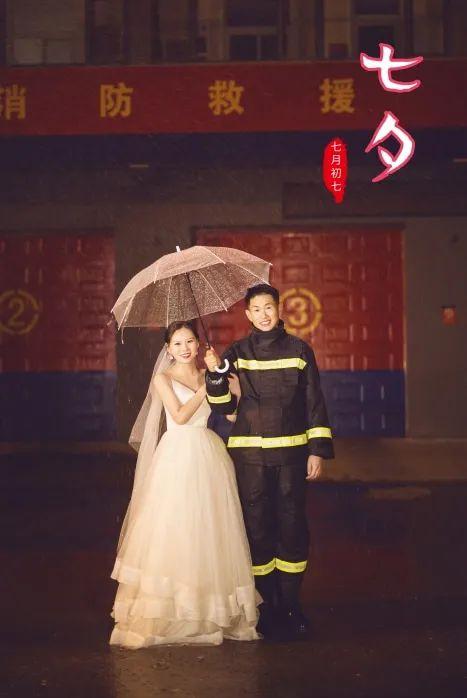 情人节送什么好七夕将至，“蓝朋友”的土味情话已到达战场！
