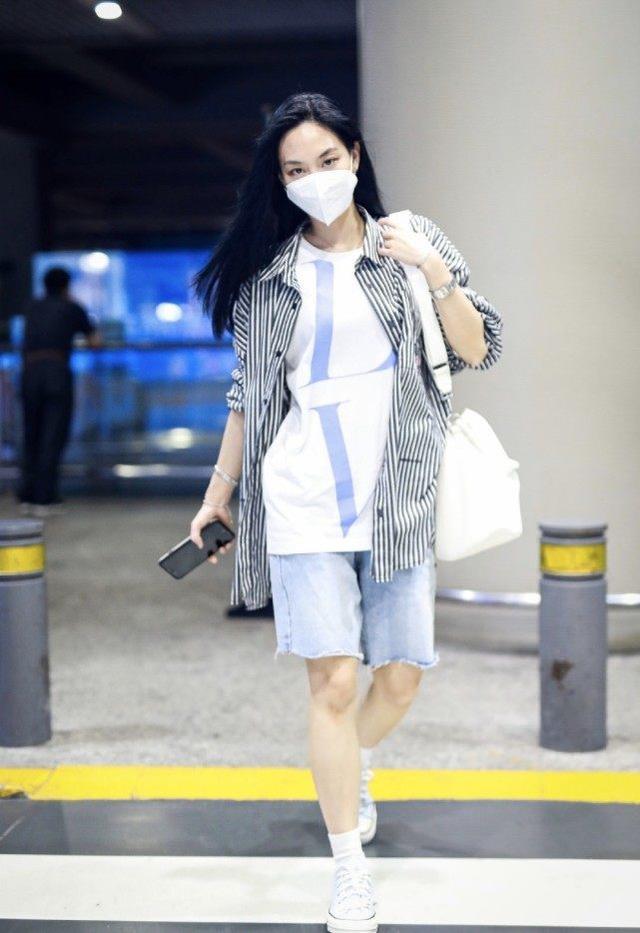 王霏霏孟佳姐妹情深！兩人一前一後現身機場有默契，隔空穿姐妹裝 娛樂八卦吃瓜 第8张