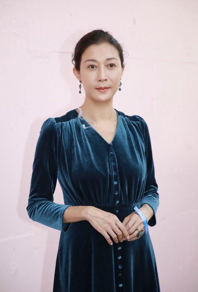 成龍前女友吳綺莉正式復出！參加新劇發布會，一把年紀依舊很亮眼 娛樂八卦吃瓜 第3张
