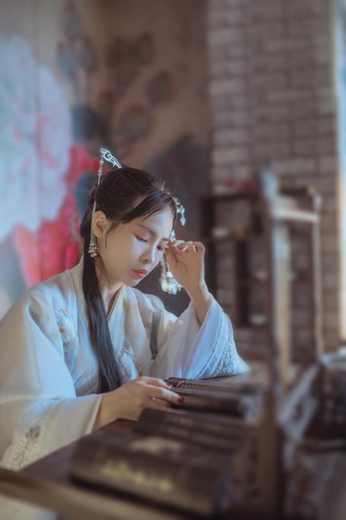 鹧鸪天代人赋辛弃疾（鹧鸪天·代人赋原文及翻译赏析）