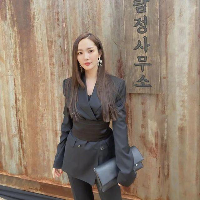 「南韓美女」朴敏英曬照，綠色look清爽氣質足，笑容更是加分 娛樂八卦吃瓜 第7张