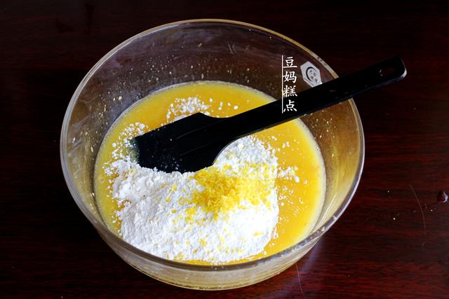 蒸或烤都可以，這蘋果蛋糕，不用打發，拌好麵糊就能做 熱愛美食 第7张