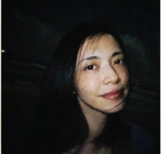 姚晨夫婦結婚多年依舊恩愛，老公曹郁探班姚晨送上驚喜，狂撒狗糧 娛樂八卦吃瓜 第4张