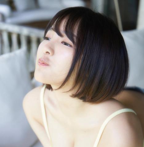 26歲日本女演員，豐滿上圍碾壓柳岩，網友卻質疑這身材造假 街拍正妹 第6张