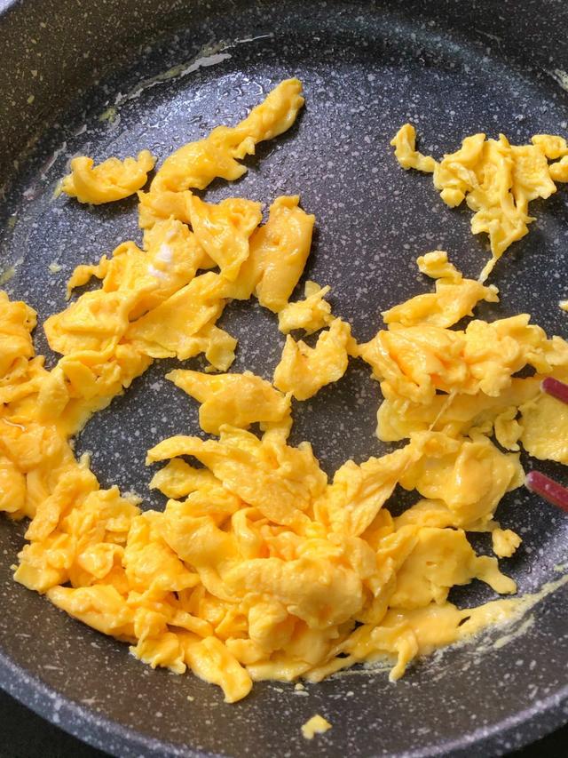 餃子皮別浪費了，教你4種創新吃法，皮脆餡香，上桌孩子們搶著吃 熱愛美食 第14张
