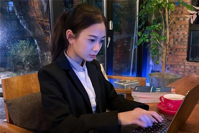 身价78亿被曝造假，22岁成最年轻董事长的她，成功之路是真是假？