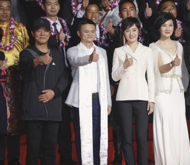 孫儷和同父異母妹妹合體，帶妹妹高考後放鬆，兩人跳勁舞沒年齡差 娛樂八卦吃瓜 第8张