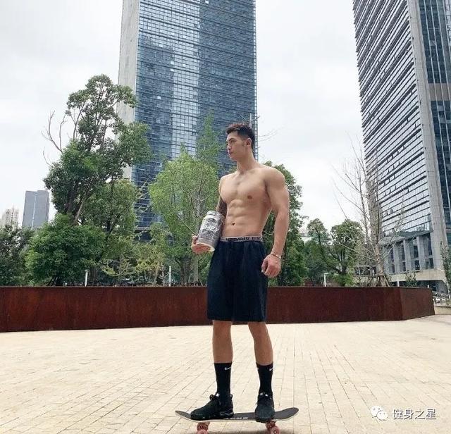 南京筋肉小狼狗走紅，顏值身材撩爆網友，這身材著實令人羨慕 健身減肥達人 第8张
