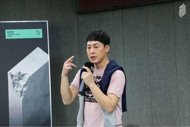 他堪稱「最窮影帝」，在劇組被導演羞辱，45歲仍租住郊區農村平房 娛樂八卦吃瓜 第2张