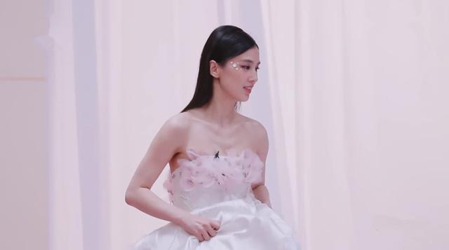 小雞裝大鵝，30個女人一出戲，比衣服拼演技，黃聖依媳婦熬成婆？ 娛樂八卦吃瓜 第5张