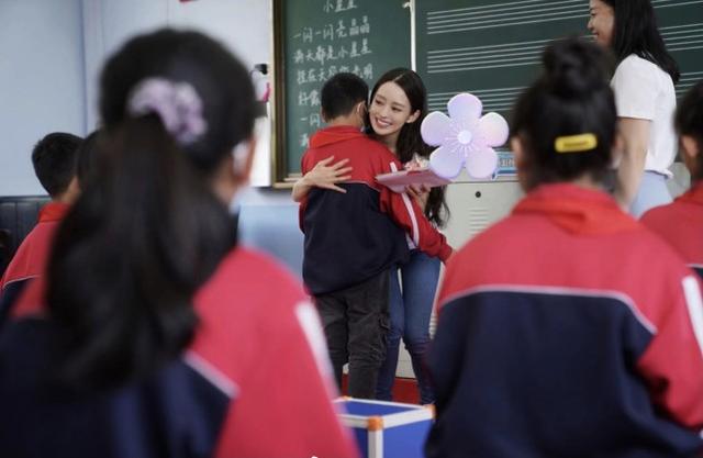 吉娜懷孕只是「玩玩」，穿緊身衣恢復巴掌腰小細腿，基因強大 娛樂八卦吃瓜 第7张