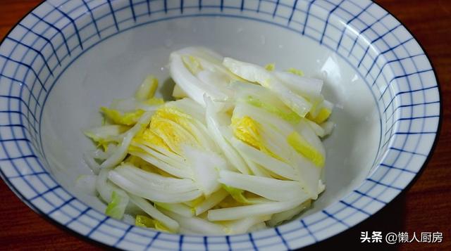 娃娃菜不用炒，用涼白開泡一泡，很爽口，沒有油膩感 熱愛美食 第12张