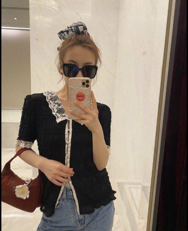 吳昕寫真大片曝光！身穿藍色襯衫搭短褲，元氣滿滿太像女大學生 娛樂八卦吃瓜 第6张