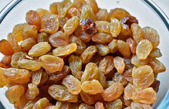 葡萄干的正确吃法，葡萄干正确的吃法（教你正确吃法，涨知识了）