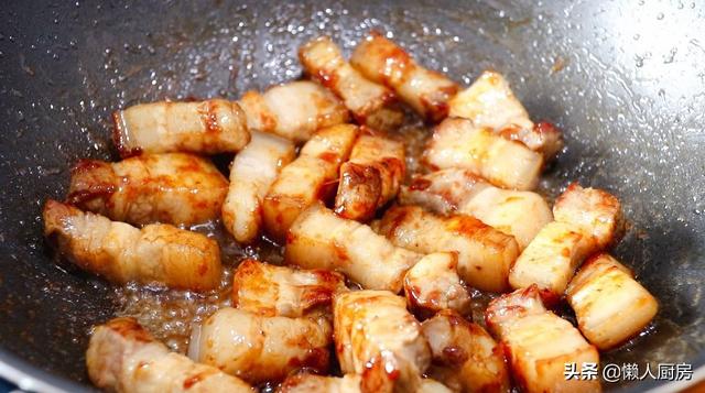 大廚教你做紅燒肉，記住這些，入口即化味道香，減肥也要吃幾塊 熱愛美食 第13张