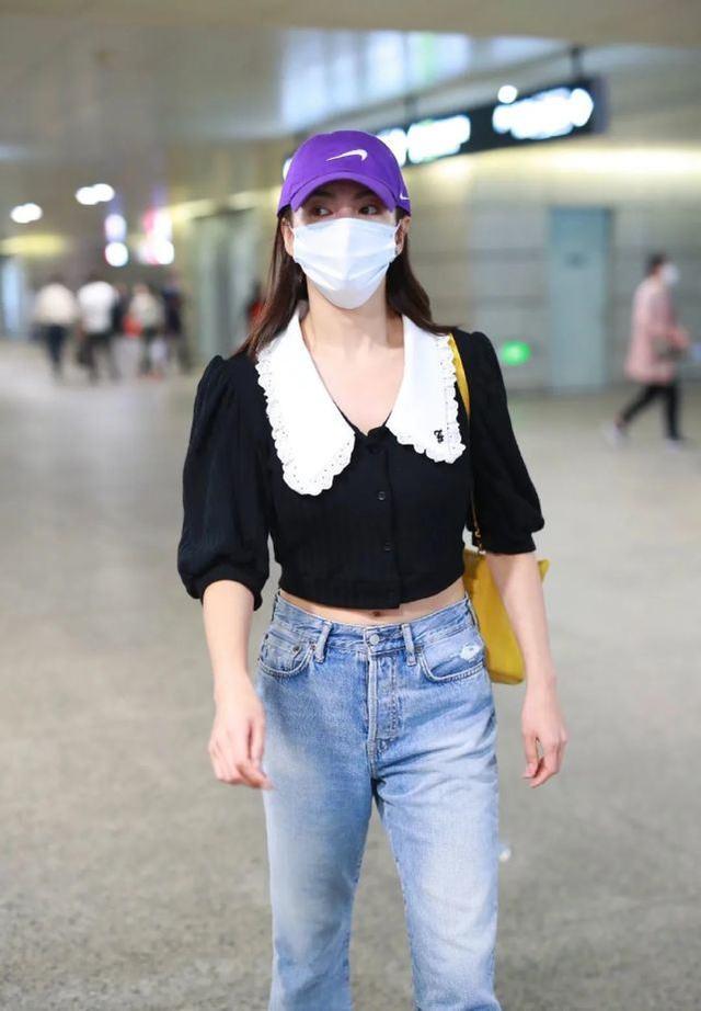張雨綺現身機場，穿白色翻領上衣大秀小蠻腰，活力青春女團范十足 娛樂八卦吃瓜 第3张
