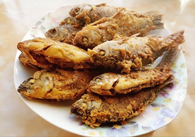 鯽魚怎麼做才好吃？分享3種不同的做法，鮮香美味，下酒下飯都行 熱愛美食 第5张