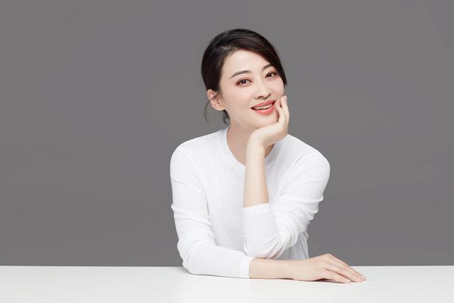 梅婷、周海媚、袁詠儀，美得各有所長，歲月從不敗美人 娛樂八卦吃瓜 第2张