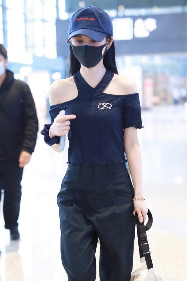 「四千年第一美女」鞠婧禕現身，精修圖確實美艷，生圖卻判若兩人 娛樂八卦吃瓜 第2张