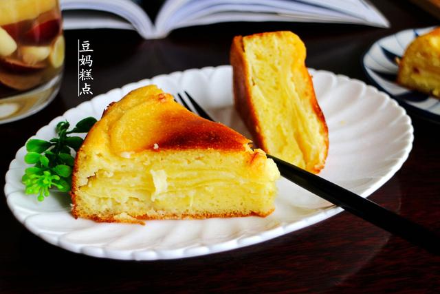 蒸或烤都可以，這蘋果蛋糕，不用打發，拌好麵糊就能做 熱愛美食 第1张