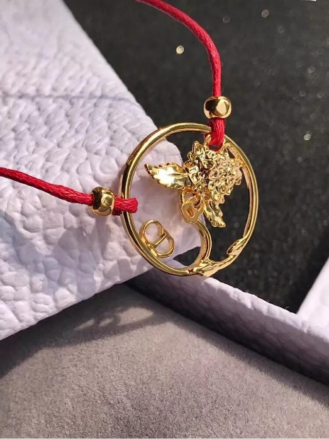 原来女朋友新年 情人节最想要的礼物就是这些啊！ 送女朋友礼物排行榜