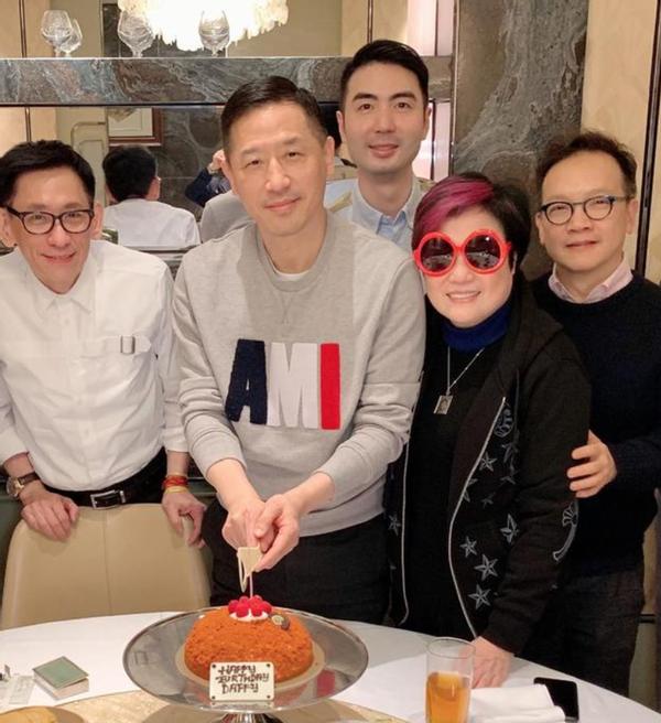 唐鹤德现状如何（62岁唐鹤德独自庆生显孤单）