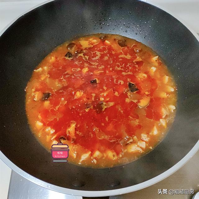 香菇鸡肉面的做法，1把面条1块鸡肉3颗香菇