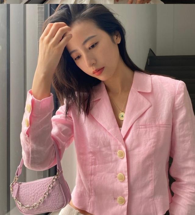 周雨彤私服穿搭太個性！帥氣甜美不同風格完美駕馭，有顏任真任性 娛樂八卦吃瓜 第10张