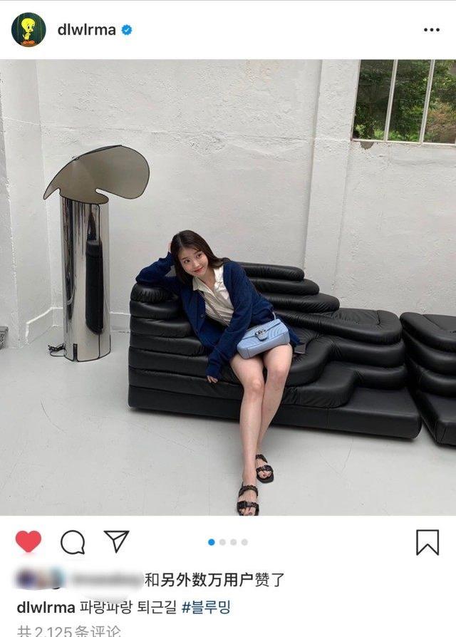 IU李知恩曬夏日美照！穿針織毛衣外套配短褲大秀美腿，日常照也美 娛樂八卦吃瓜 第1张