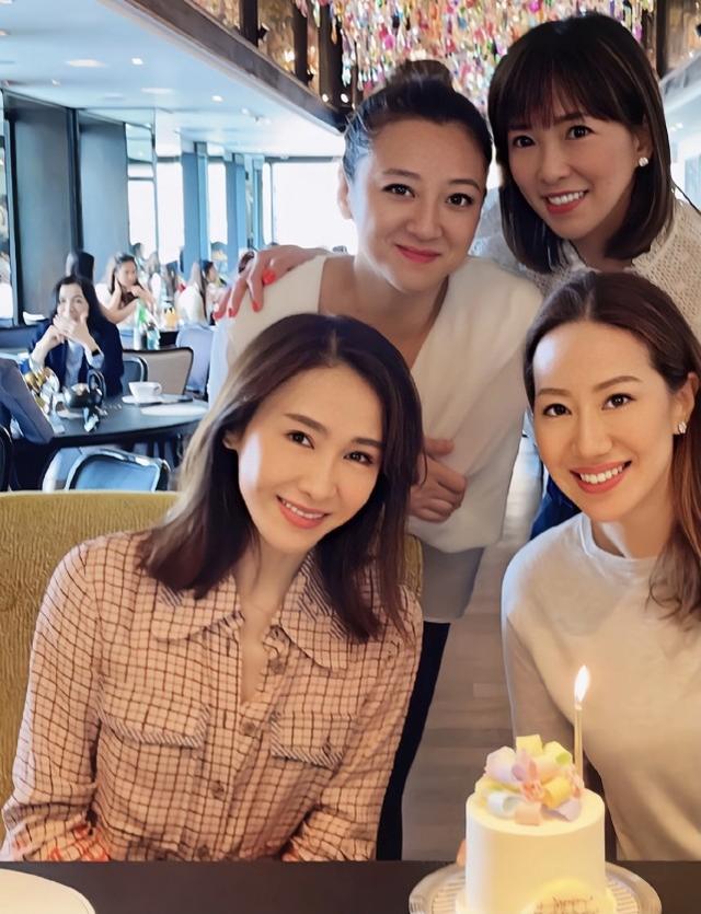黎姿交際圈太廣，和甄子丹妻子汪詩詩私下曬合影，名媛聚會即視感 娛樂八卦吃瓜 第2张
