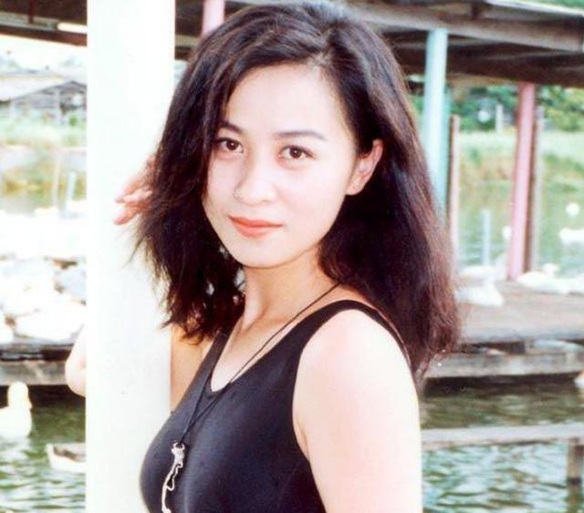 沒代表作的劉嘉玲，為何在娛樂圈屹立不倒？她的生意誰能不給面子 娛樂八卦吃瓜 第6张