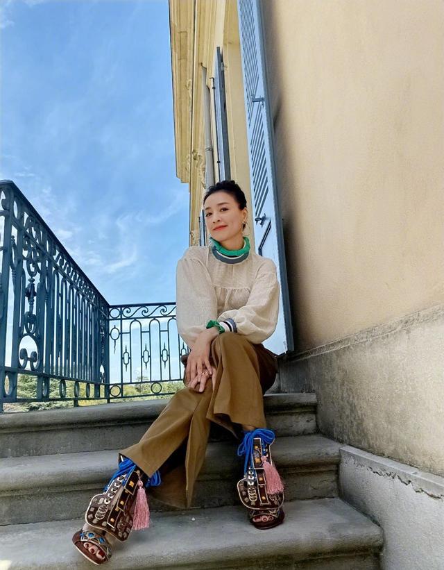 張庭51歲貌美如花，老公61歲卻像爹，瑜伽就是他爹凍齡秘籍 街拍正妹 第3张