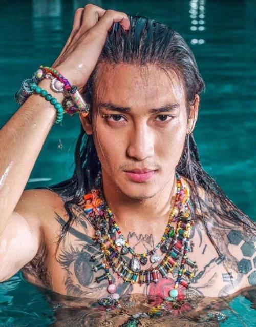 他不止是「亞洲海王」，肌肉身材穿上袈裟，更是「地表最帥和尚」 健身減肥達人 第2张