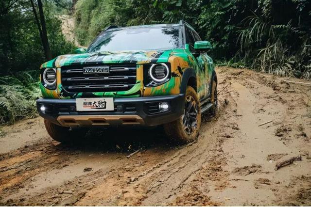 户外试驾四驱的哈弗大狗