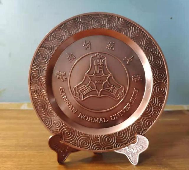 毕业全班买什么纪念品,实用又有意义的纪念品
