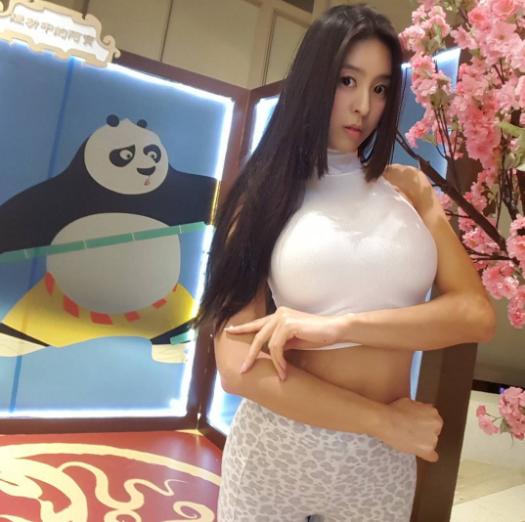 韓國健身網紅，天使面孔、S型身材曲線迷人，堪稱「尤物」 街拍正妹 第3张
