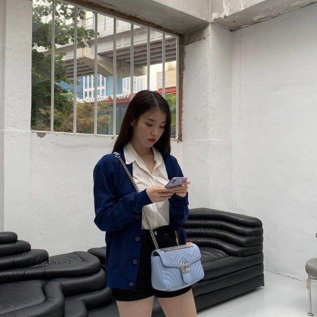 IU李知恩曬夏日美照！穿針織毛衣外套配短褲大秀美腿，日常照也美 娛樂八卦吃瓜 第4张
