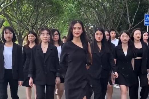 身价78亿被曝造假，22岁成最年轻董事长的她，成功之路是真是假？