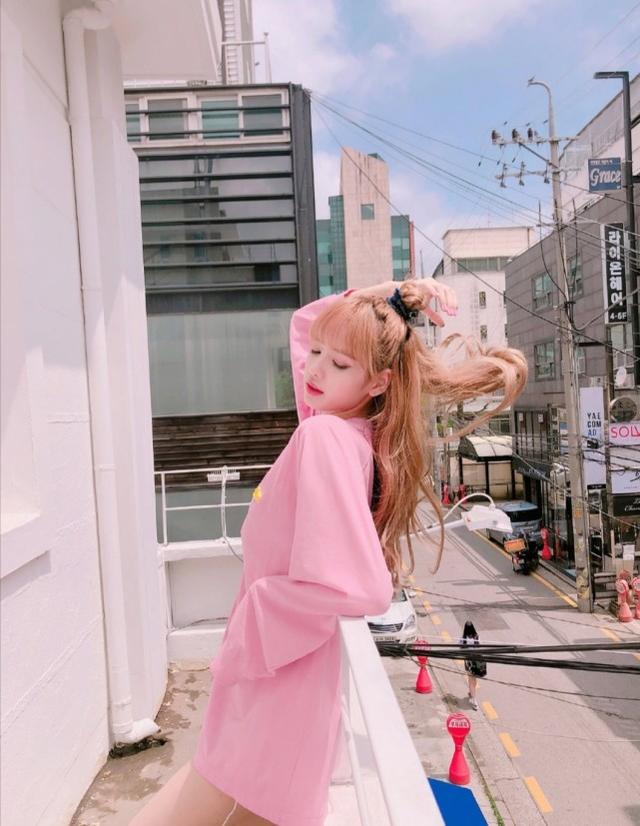 Lisa彩妝大片釋出，一襲夢幻紫色連衣裙，瞬間化身「人間芭比」 娛樂八卦吃瓜 第8张
