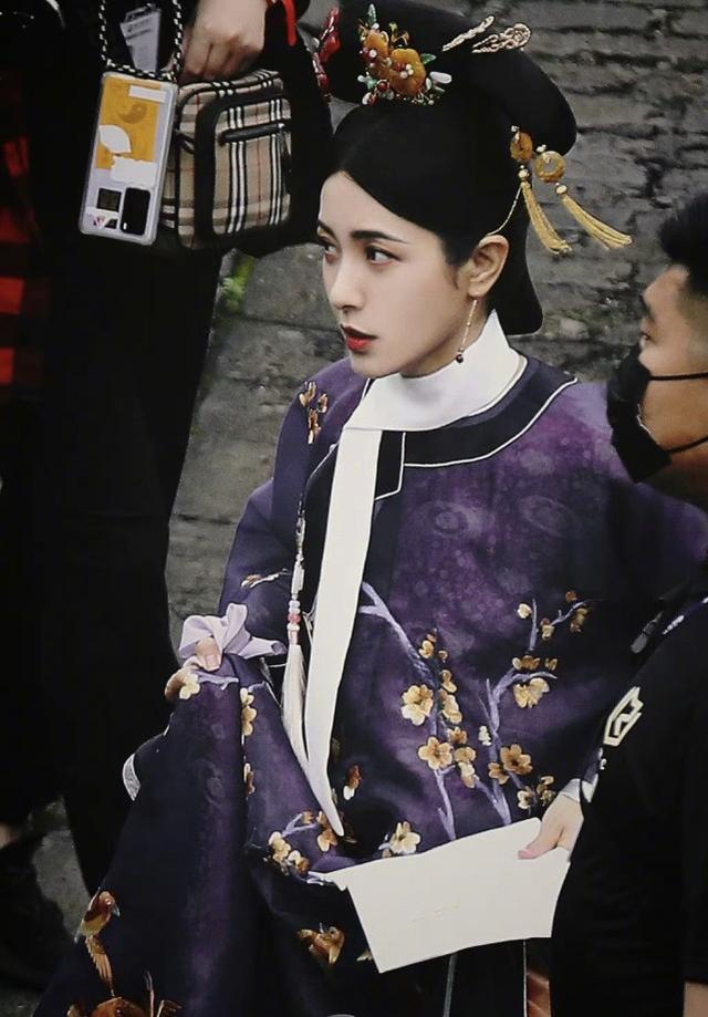 「歌壇大姐大」那英變娘娘，穿古裝派頭十足，網友：有皇後的氣場 娛樂八卦吃瓜 第7张