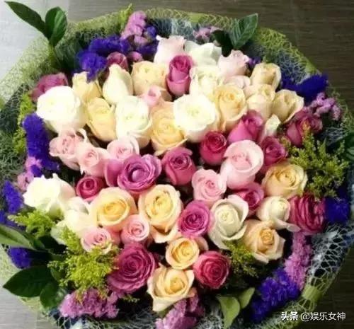 情人节送什么礼物好明天2.14情人节，214漂亮玫瑰送给群里每位朋友~醉倒一批人
