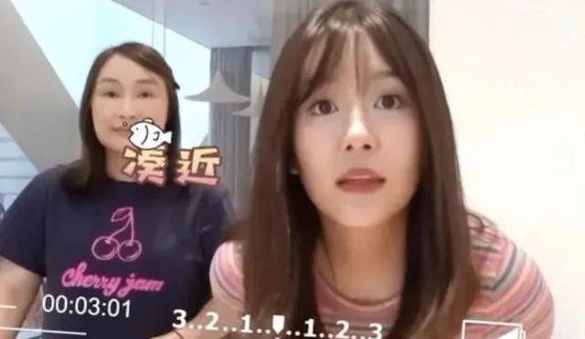張子萱二胎後身材發福，穿條紋針織衫長肉如大媽，身材漸漸像老公 娛樂八卦吃瓜 第4张