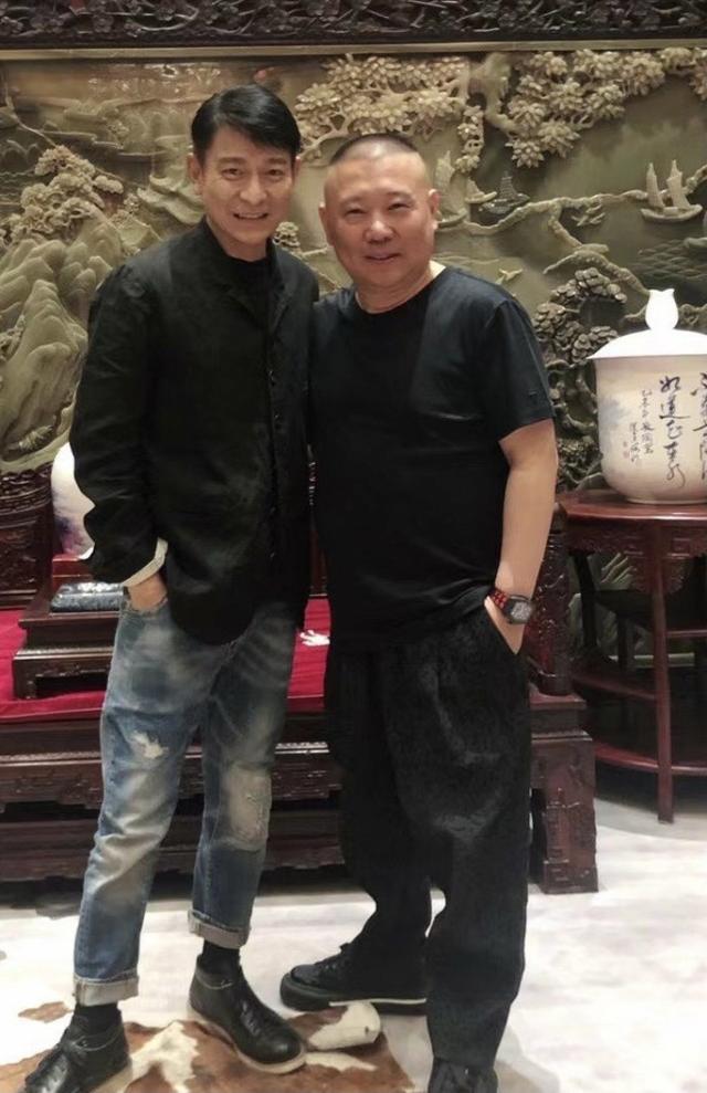 劉德華不愧頂級男神，60歲依舊帥氣逼人，比小12歲郭德綱更年輕 娛樂八卦吃瓜 第3张