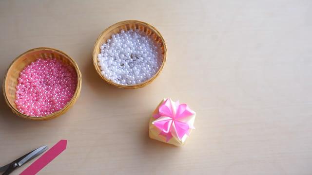 礼物包装丝带做法 礼物包装盒上面的拉花