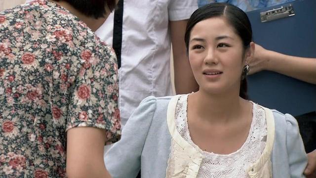 豪門夢碎後，鄉愛王小蒙現身商演，被嘲身材壯實不如伴舞 娛樂八卦吃瓜 第10张