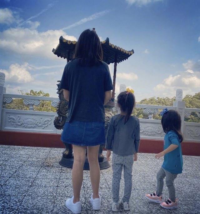 賈靜雯大女兒過生日！賈靜雯曬多張童年照為女兒慶生，首次不打碼 娛樂八卦吃瓜 第8张